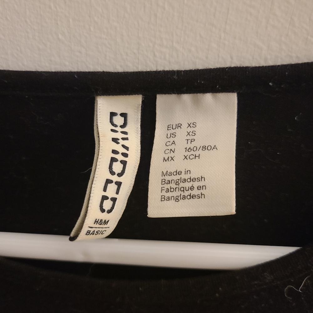 Basic black tee - Picture 2 of 2